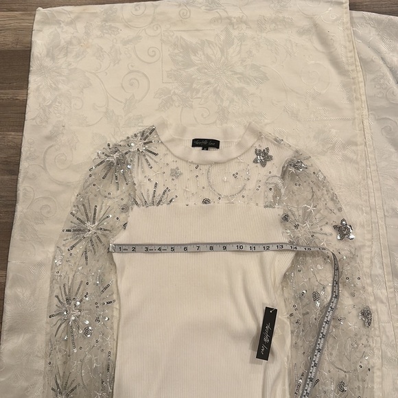 White long sleeve blouse with detailed sleeves - Picture 3 of 5